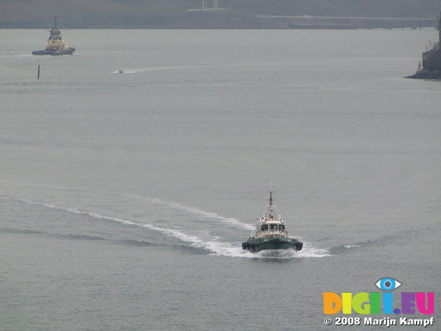 SX01112 Pilot boat in estuary